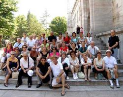 Grup de persones que van viatjar a Istanbul amb la biblioteca