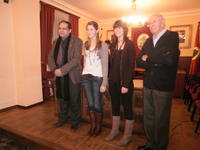 Les guanyadores, amb el Sr. Aymerich i el director de l'IES Els Tres Turons
