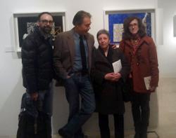 El regidor de Cultura, Joan Miquel Llodr, amb l'artista Joan Pere Viladecans, la directora del Centre Espriu, Montserrat Caba; i la collaboradora de l'Any Espriu Noem Bibolas.