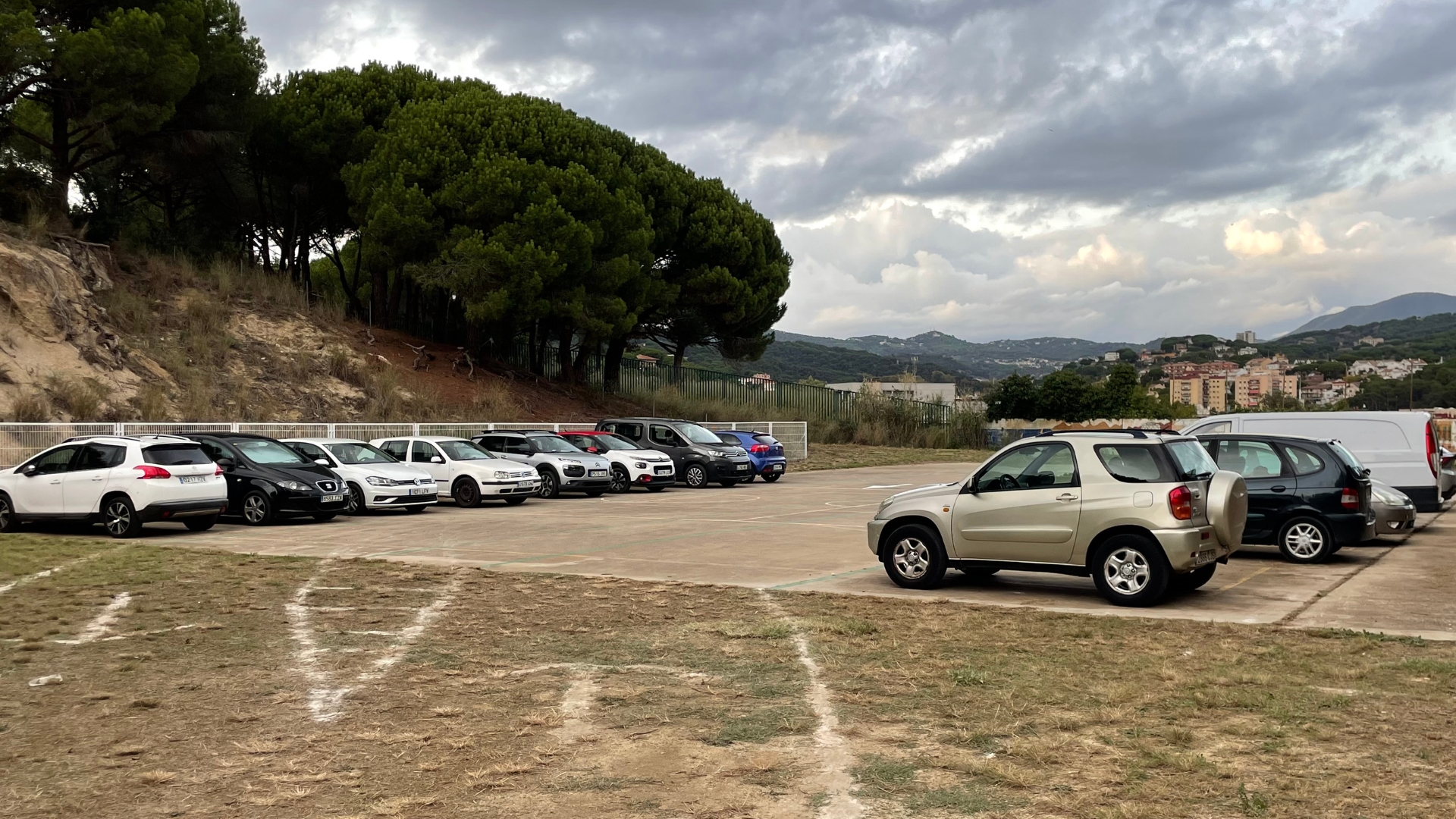 comencen els treballs per adaptar la pista i l'espai d'aparcament del cassà