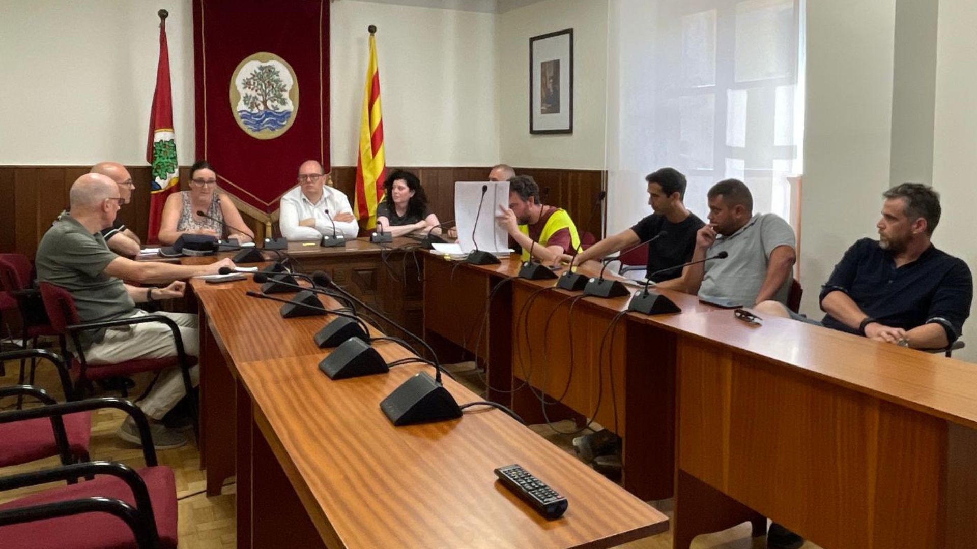 l'ajuntament i les empreses constructores acorden enderrocar part de la façana de la rectoria