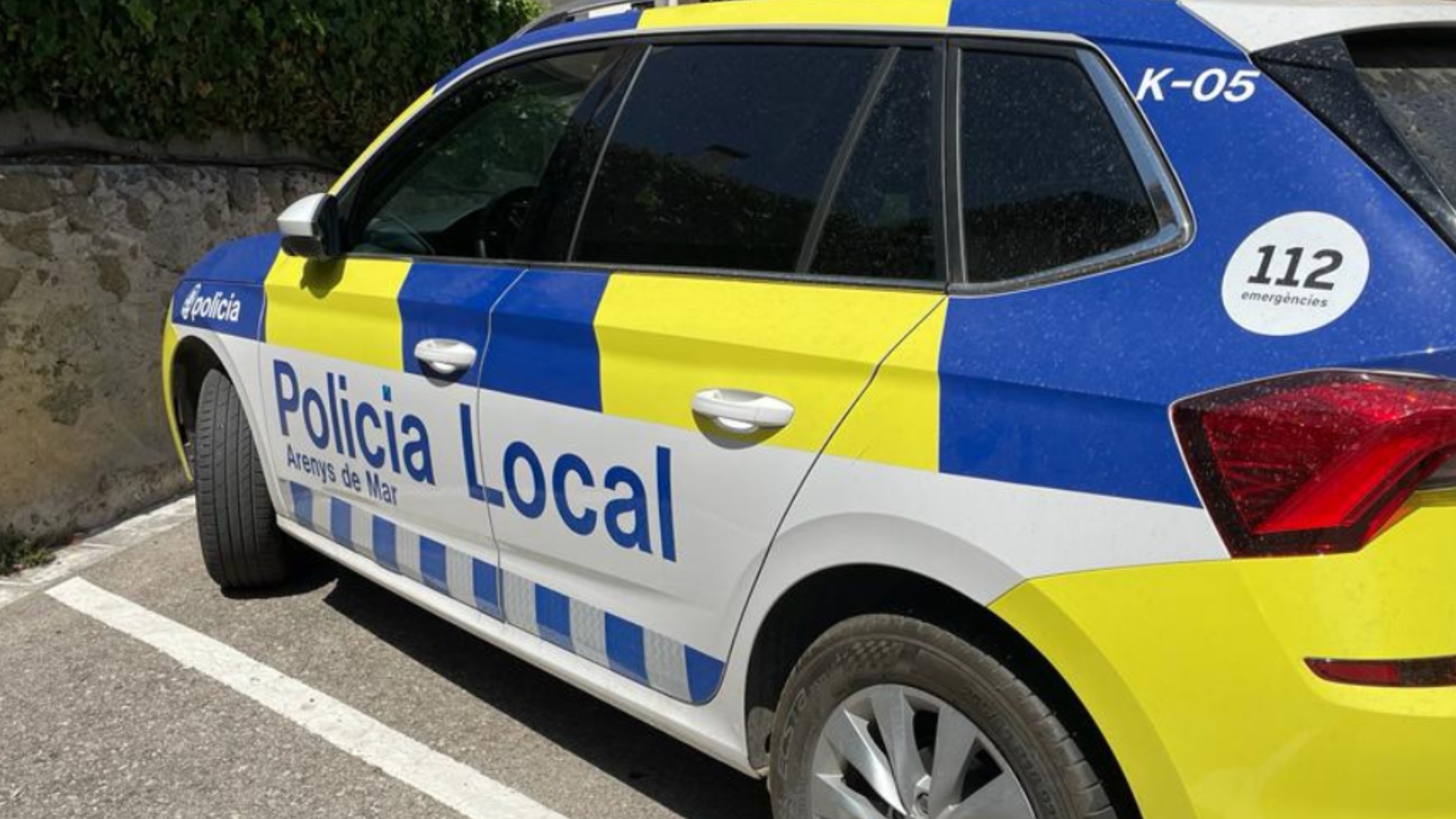 un dispositiu conjunt entre mossos d'esquadra i policia local permet la detenció de tres persones per furts i estafes