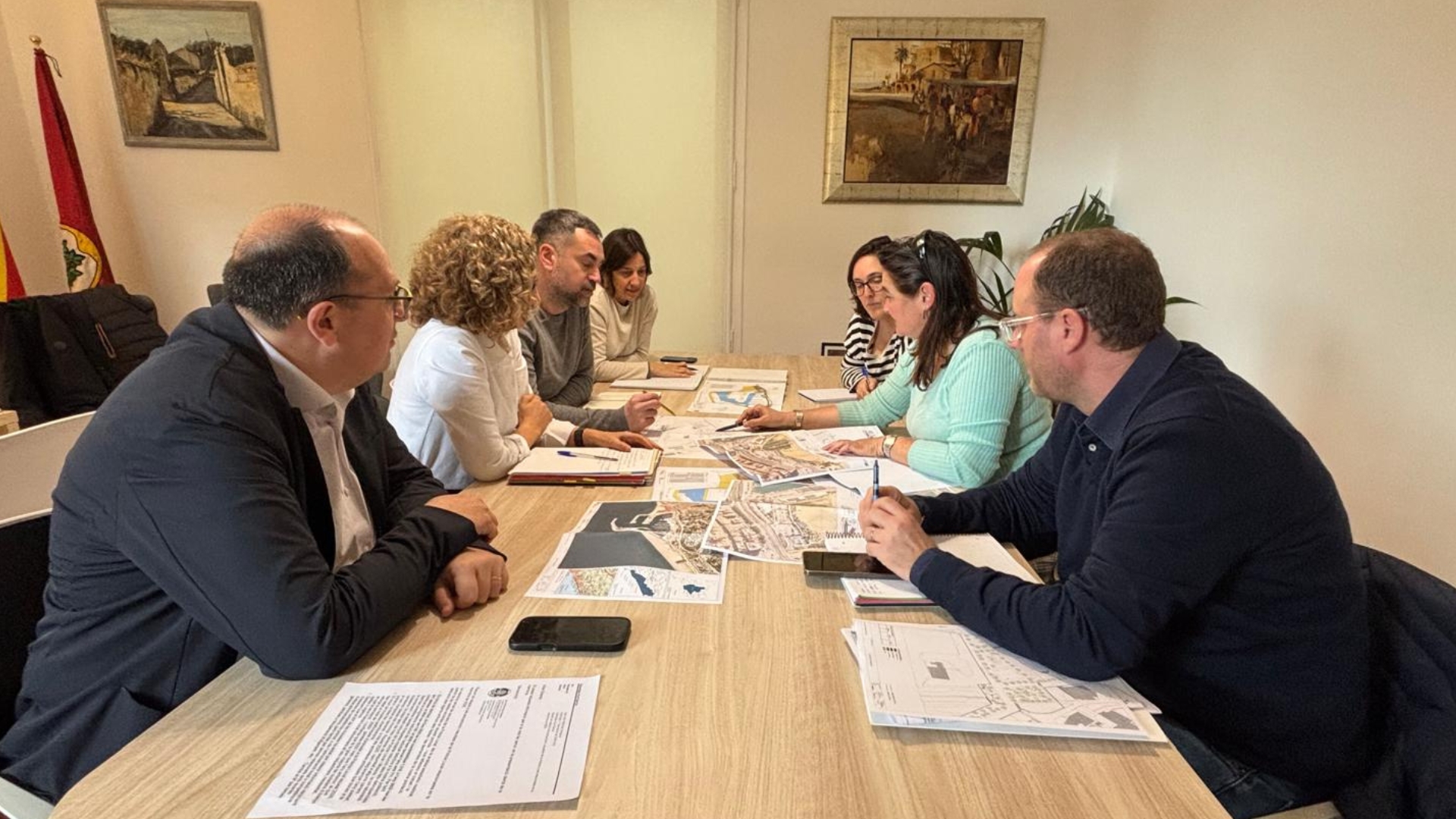 trobada amb ports per parlar sobre l'aparcament a la zona de la picòrdia